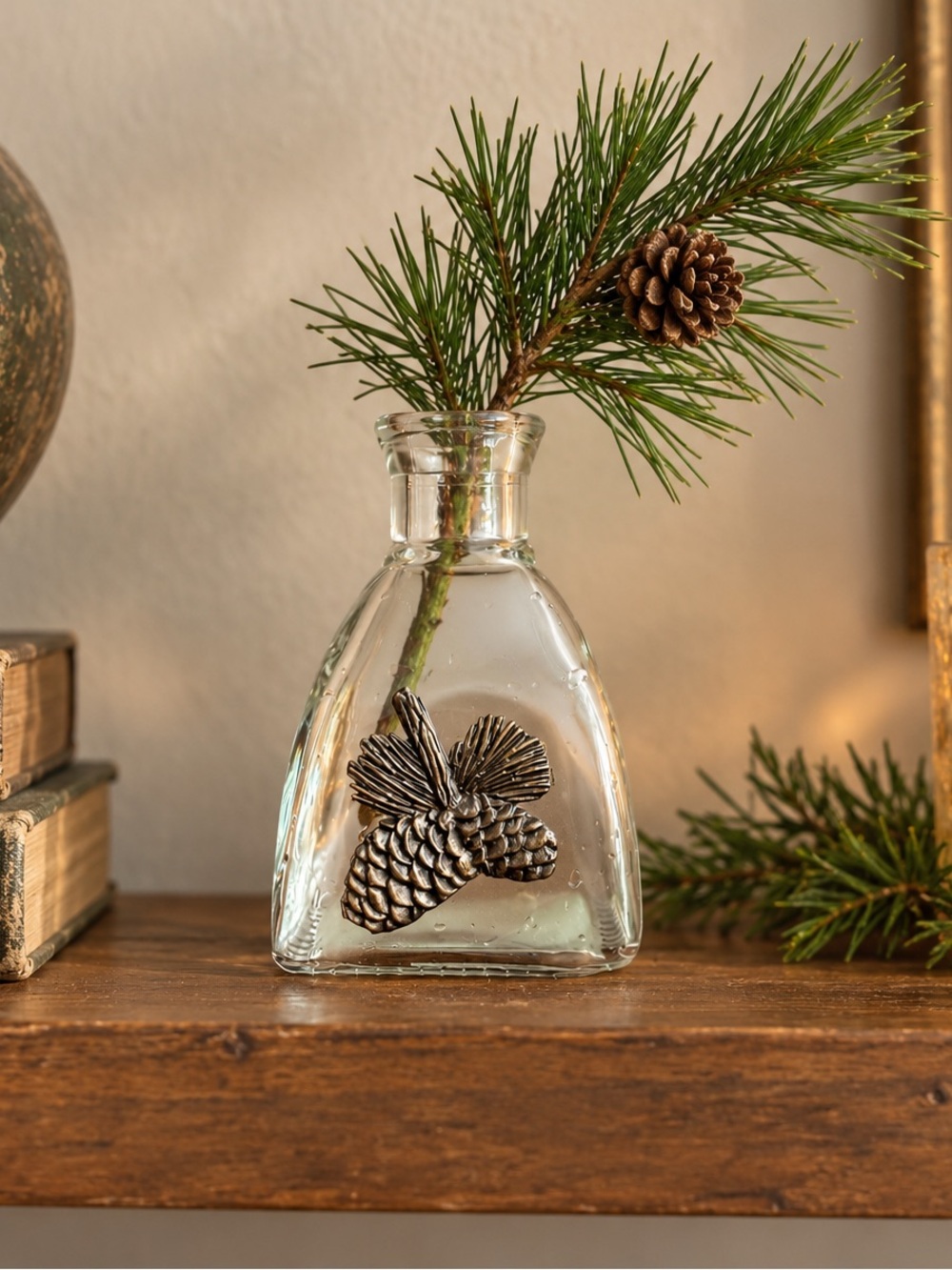 🌲 Clear Glass Pinecone Bud Vase / Decorative Bottle – Rustic Woodland Décor